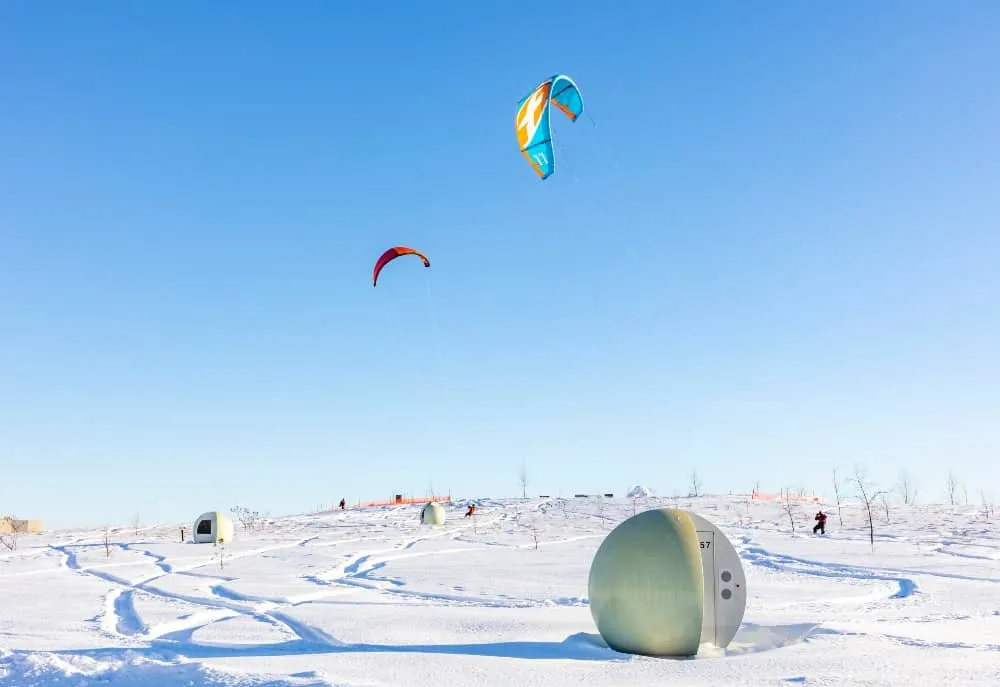 Snowkiting winter activities in Montreal