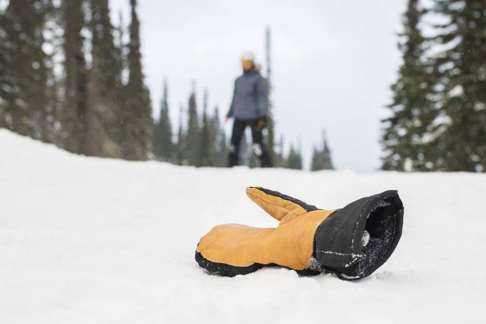 https://quebecwonders.com/wp-content/uploads/2023/09/The-Best-Mittens-for-Winter.jpg