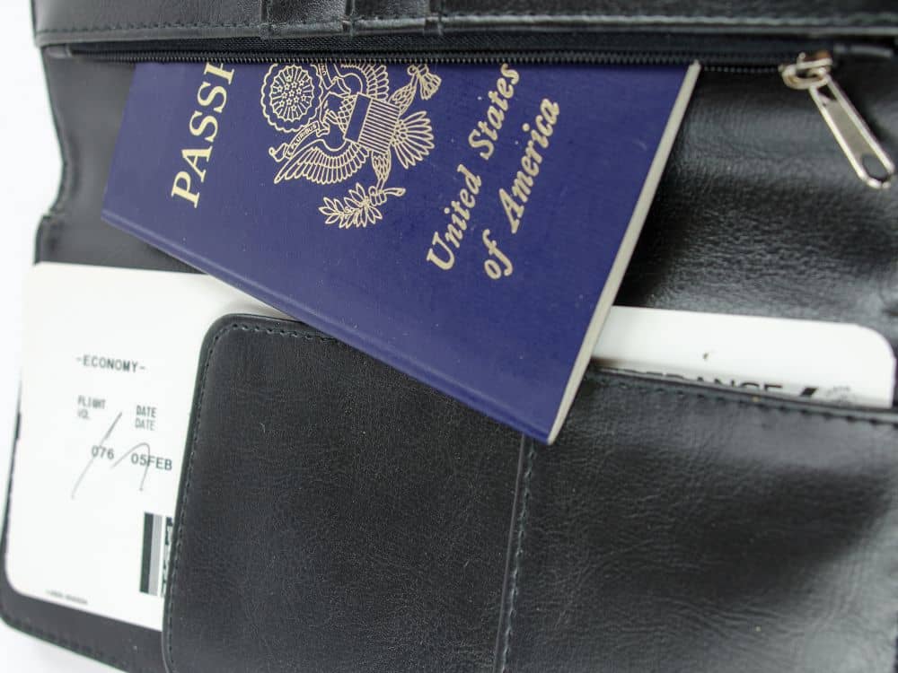 Best Family Passport Holder for 4 to 8 passports (Under $30) - Quebec ...